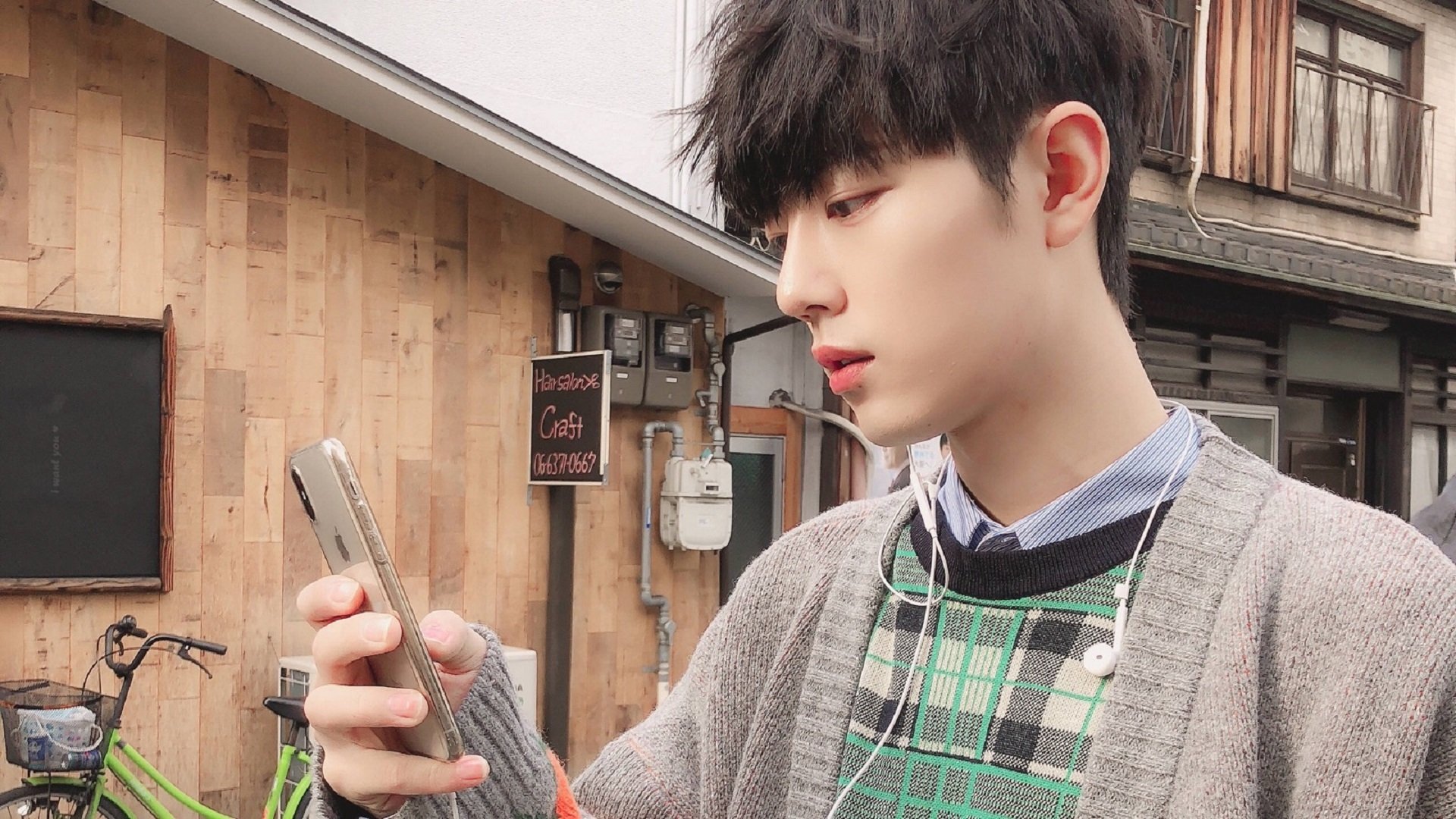 欧洲足球盛宴继续燃烧，队伍展现团结力量，看一下欧洲足球